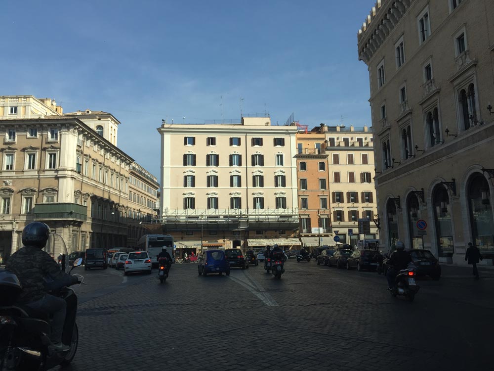 Restauro dei fronti dello stabile C.C. - Piazza Venezia
